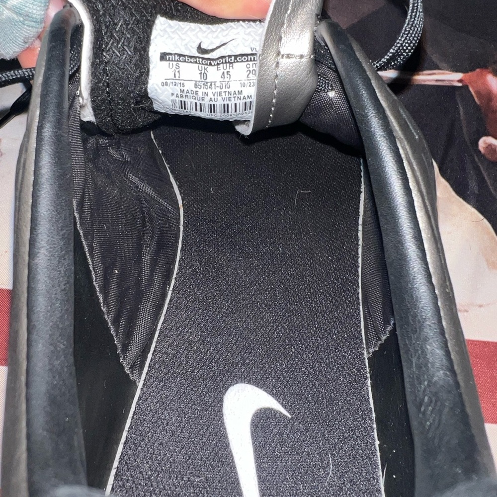 Nike Gray and Black Athletic Shoes with Textured Design - Picture 8 of 8
